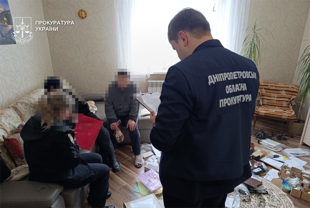 В Днепре следователи сообщили о подозрении супругам по факту пыток детей в детском доме семейного типа В Днепре следователи сообщили о подозрении супругам по факту пыток детей в детском доме семейного типа