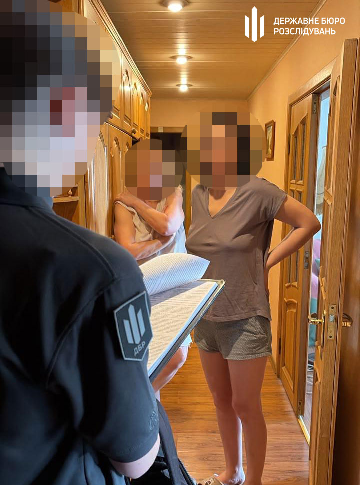 В Днепропетровской области разоблачили схему незаконного вывоза мужчин за границу: чиновники миграционной службы превращали украинцев в «иностранцев» В Днепропетровской области разоблачили схему незаконного вывоза мужчин за границу: чиновники миграционной службы превращали украинцев в «иностранцев»