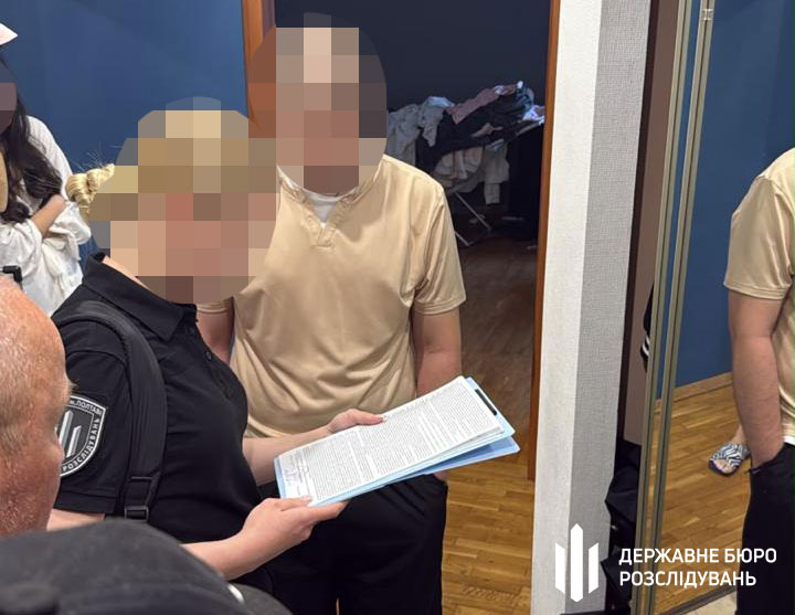 В Днепропетровской области разоблачили схему незаконного вывоза мужчин за границу: чиновники миграционной службы превращали украинцев в «иностранцев» В Днепропетровской области разоблачили схему незаконного вывоза мужчин за границу: чиновники миграционной службы превращали украинцев в «иностранцев»