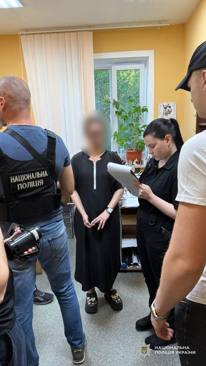 В Днепропетровской области разоблачили схему незаконного вывоза мужчин за границу: чиновники миграционной службы превращали украинцев в «иностранцев» В Днепропетровской области разоблачили схему незаконного вывоза мужчин за границу: чиновники миграционной службы превращали украинцев в «иностранцев»