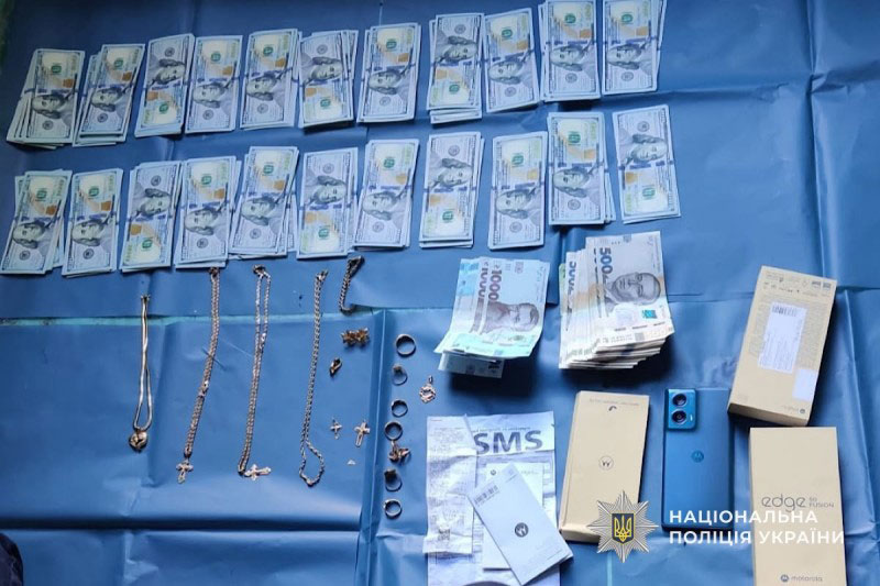 В Софиевской громаде задержали мужчину по подозрению в крупной краже денег и золотых украшений В Софиевской громаде задержали мужчину по подозрению в крупной краже денег и золотых украшений