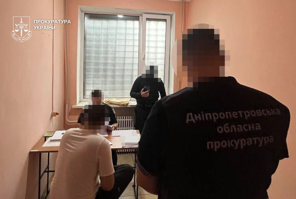 В Кривом Роге ликвидировали преступную вертикаль в колонии: подозрение получили шесть участников криминальной сети В Кривом Роге ликвидировали преступную вертикаль в колонии: подозрение получили шесть участников криминальной сети