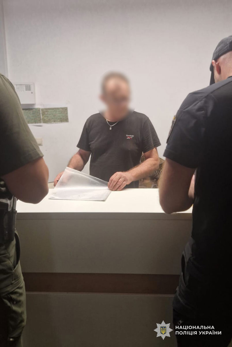 В Днепре задержали сотрудников ТЦК по подозрению в вымогательстве денег у военнообязанных В Днепре задержали сотрудников ТЦК по подозрению в вымогательстве денег у военнообязанных