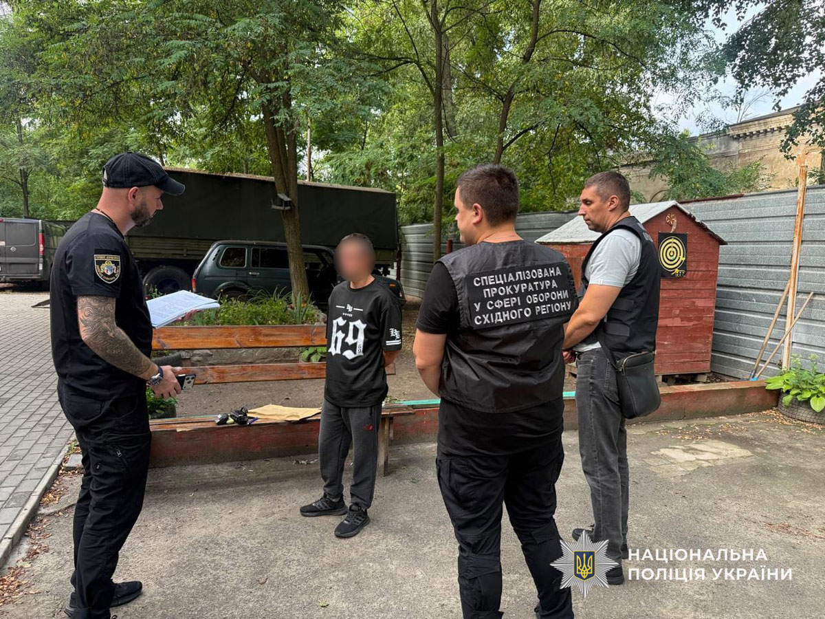 В Днепре задержали сотрудников ТЦК по подозрению в вымогательстве денег у военнообязанных В Днепре задержали сотрудников ТЦК по подозрению в вымогательстве денег у военнообязанных