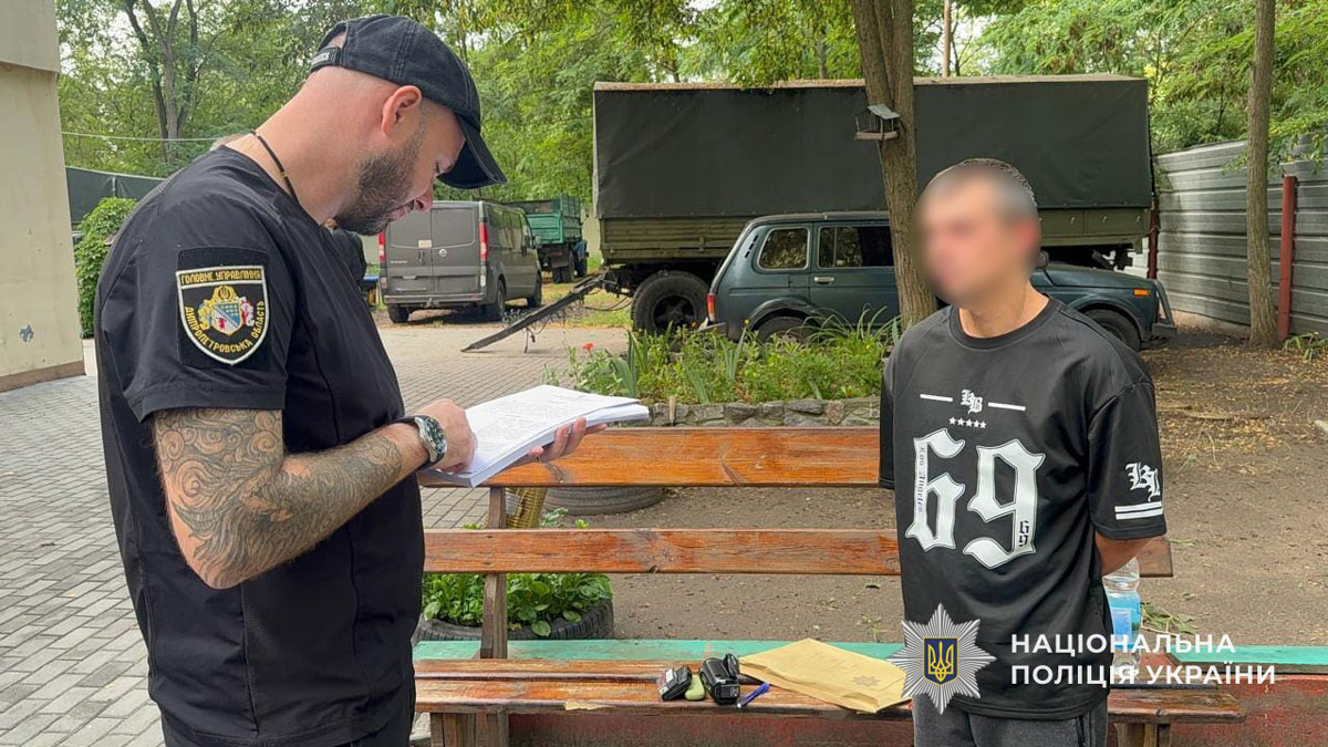 В Днепре задержали сотрудников ТЦК по подозрению в вымогательстве денег у военнообязанных В Днепре задержали сотрудников ТЦК по подозрению в вымогательстве денег у военнообязанных