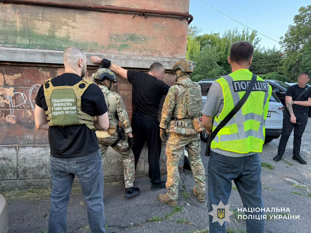 В Днепре задержали сотрудников ТЦК по подозрению в вымогательстве денег у военнообязанных В Днепре задержали сотрудников ТЦК по подозрению в вымогательстве денег у военнообязанных