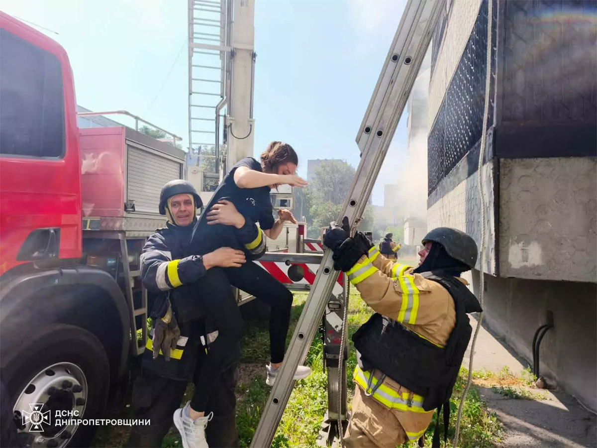 Авиаудар по Павлограду: двое погибших, десять раненых. Правоохранители расследуют очередное военное преступление Авиаудар по Павлограду: двое погибших, десять раненых. Правоохранители расследуют очередное военное преступление