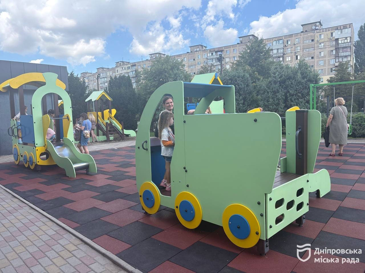 В Днепре открыли обновленную детскую площадку с уникальным игровым комплексом, которого больше нет в городе В Днепре открыли обновленную детскую площадку с уникальным игровым комплексом, которого больше нет в городе