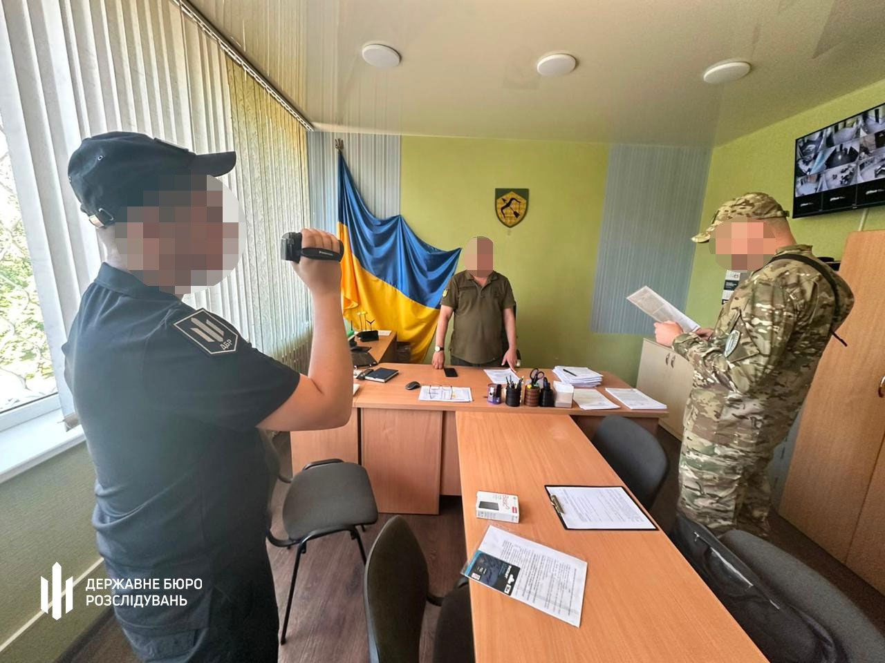 ДБР начало масштабную спецоперацию «Честный призыв»: выявлены коррупционные схемы в ТЦК по всей Украине ДБР начало масштабную спецоперацию «Честный призыв»: выявлены коррупционные схемы в ТЦК по всей Украине