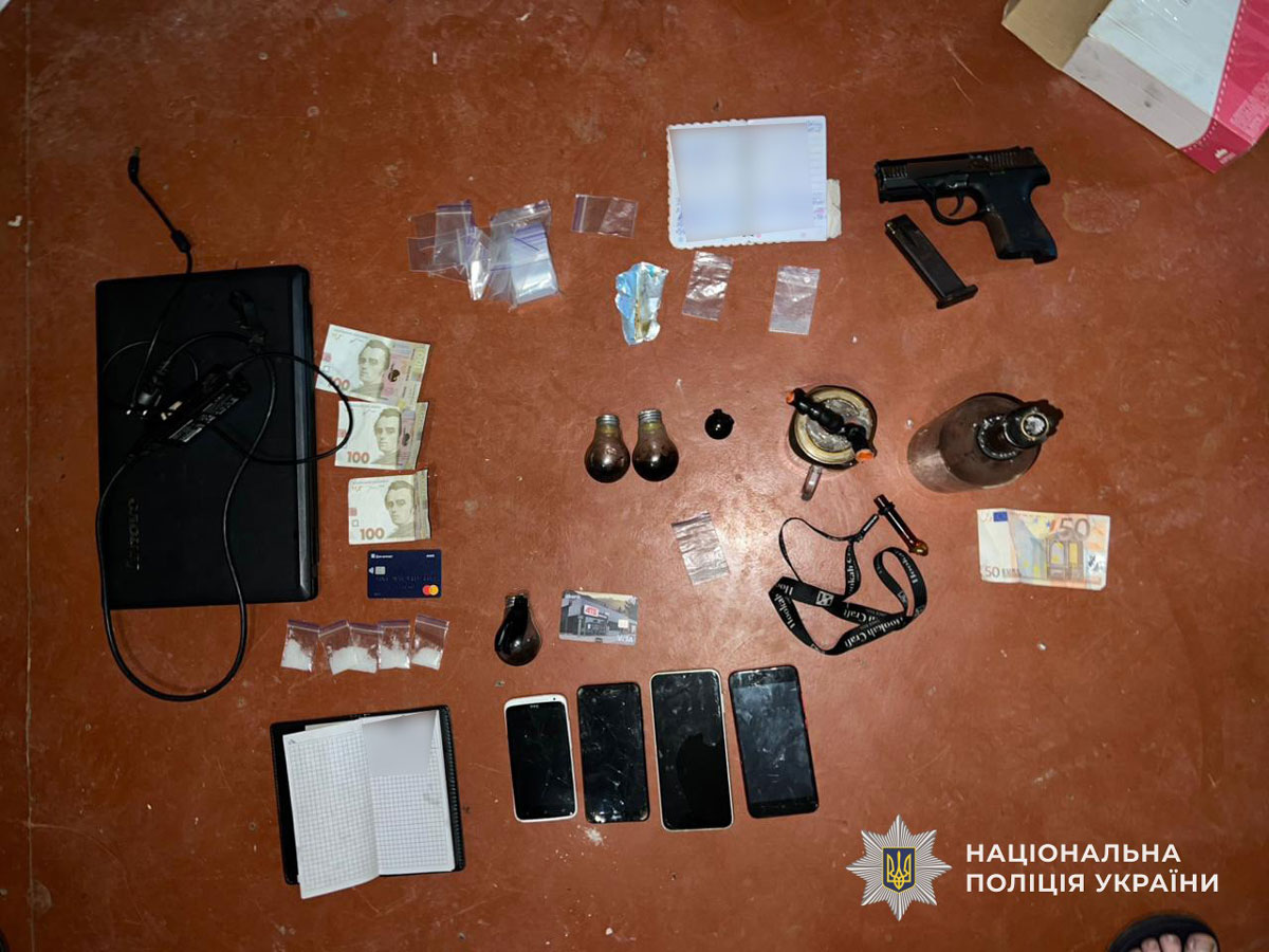 В Кривом Роге ликвидировали крупную сеть наркоторговли: задержаны 10 участников преступной группы В Кривом Роге ликвидировали крупную сеть наркоторговли: задержаны 10 участников преступной группы
