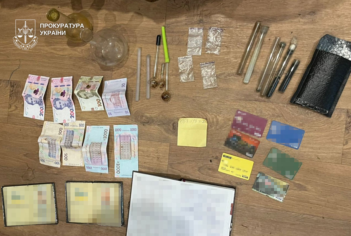 В Кривом Роге ликвидировали крупную сеть наркоторговли: задержаны 10 участников преступной группы В Кривом Роге ликвидировали крупную сеть наркоторговли: задержаны 10 участников преступной группы