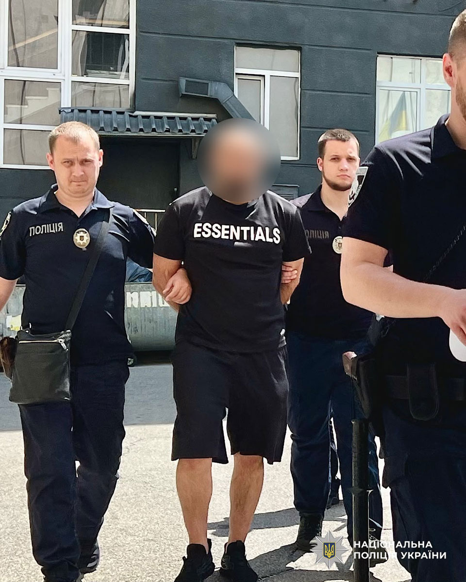 В Днепре задержали группу подозреваемых в дерзкой краже сейфа с деньгами В Днепре задержали группу подозреваемых в дерзкой краже сейфа с деньгами