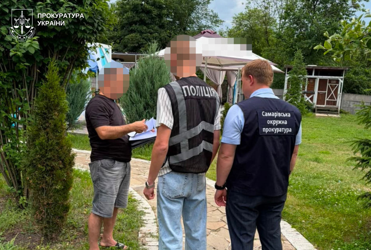На Днепропетровщине предпринимателю сообщили о подозрении за незаконную застройку земель лесного фонда На Днепропетровщине предпринимателю сообщили о подозрении за незаконную застройку земель лесного фонда