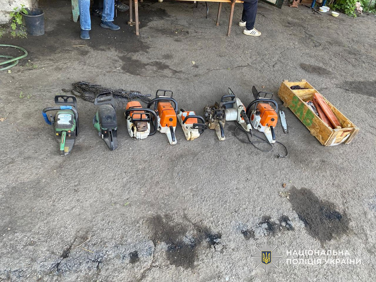 На Днепропетровщине разоблачили группу «черных лесорубов»: ущерб государству приблизился к 700 тысячам гривен На Днепропетровщине разоблачили группу «черных лесорубов»: ущерб государству приблизился к 700 тысячам гривен