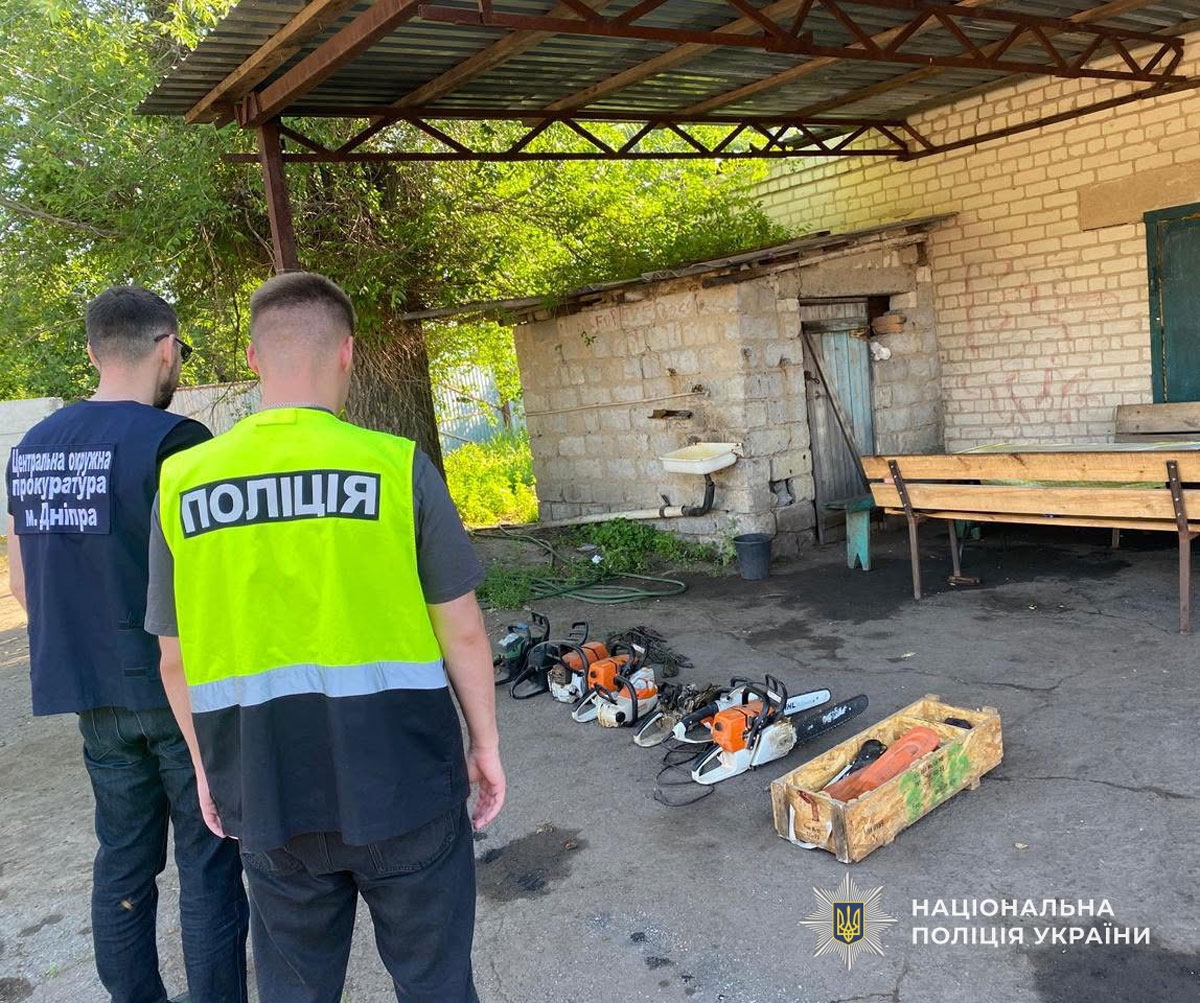 На Днепропетровщине разоблачили группу «черных лесорубов»: ущерб государству приблизился к 700 тысячам гривен На Днепропетровщине разоблачили группу «черных лесорубов»: ущерб государству приблизился к 700 тысячам гривен
