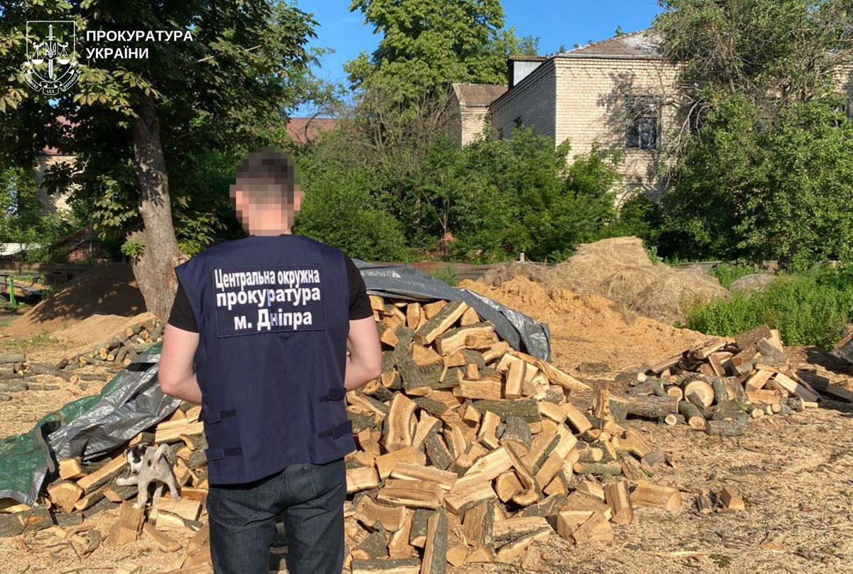 На Днепропетровщине разоблачили группу «черных лесорубов»: ущерб государству приблизился к 700 тысячам гривен На Днепропетровщине разоблачили группу «черных лесорубов»: ущерб государству приблизился к 700 тысячам гривен