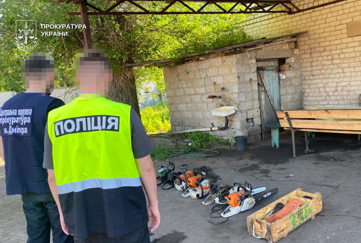 На Днепропетровщине разоблачили группу «черных лесорубов»: ущерб государству приблизился к 700 тысячам гривен На Днепропетровщине разоблачили группу «черных лесорубов»: ущерб государству приблизился к 700 тысячам гривен
