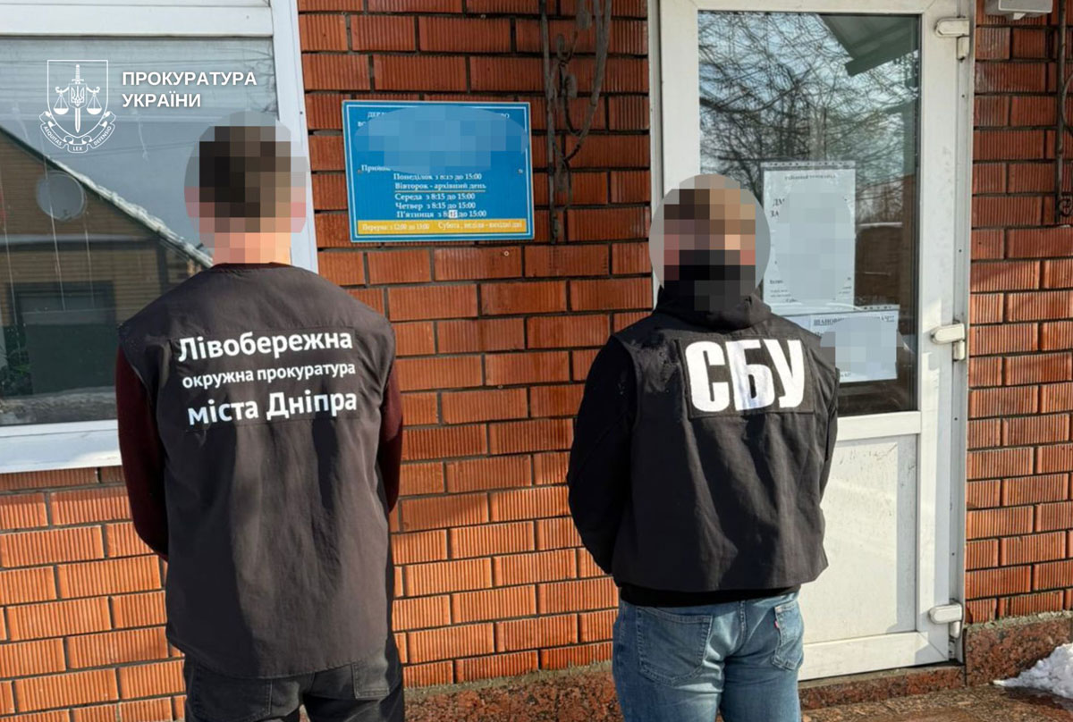 В Днепре расследуют масштабную схему фиктивного трудоустройства на госпредприятии: ущерб превысил 5,8 млн гривен В Днепре расследуют масштабную схему фиктивного трудоустройства на госпредприятии: ущерб превысил 5,8 млн гривен