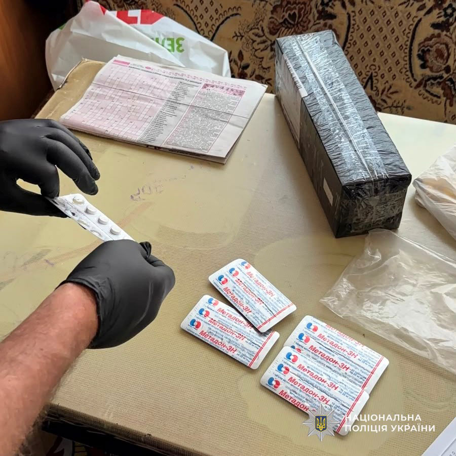 В Днепропетровской области разоблачили канал поставки наркотиков в колонию: среди подозреваемых сотрудник учреждения В Днепропетровской области разоблачили канал поставки наркотиков в колонию: среди подозреваемых сотрудник учреждения