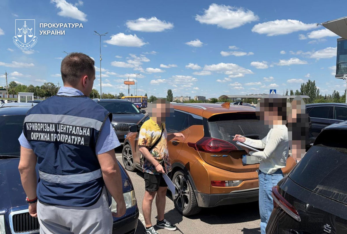 В Кривом Роге расследуют возможное хищение почти полумиллиона гривен при ремонте школьной спортивной площадки В Кривом Роге расследуют возможное хищение почти полумиллиона гривен при ремонте школьной спортивной площадки