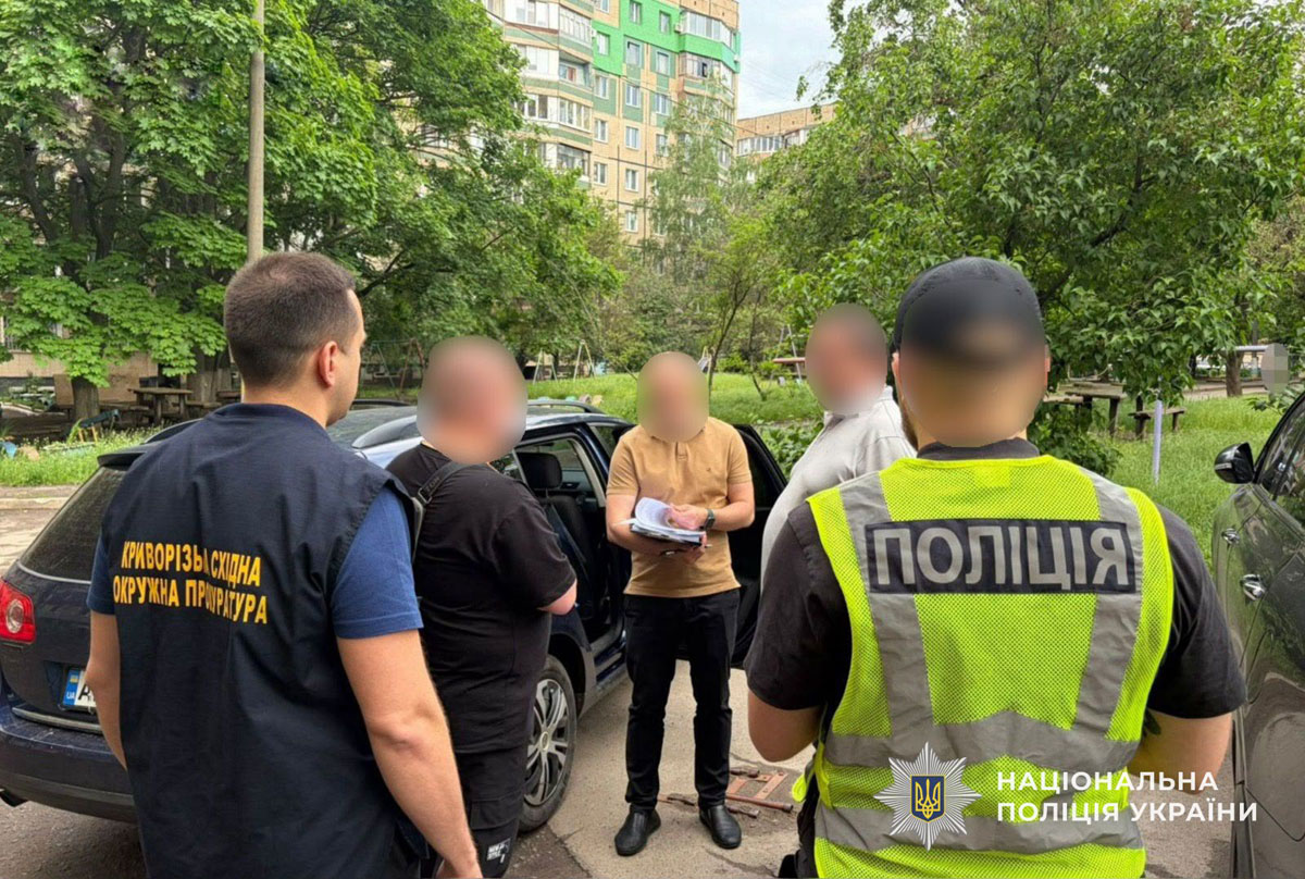 В Кривом Роге будут судить организатора схемы продажи элитных автомобилей, ввезённых под видом гуманитарной помощи для ВСУ В Кривом Роге будут судить организатора схемы продажи элитных автомобилей, ввезённых под видом гуманитарной помощи для ВСУ