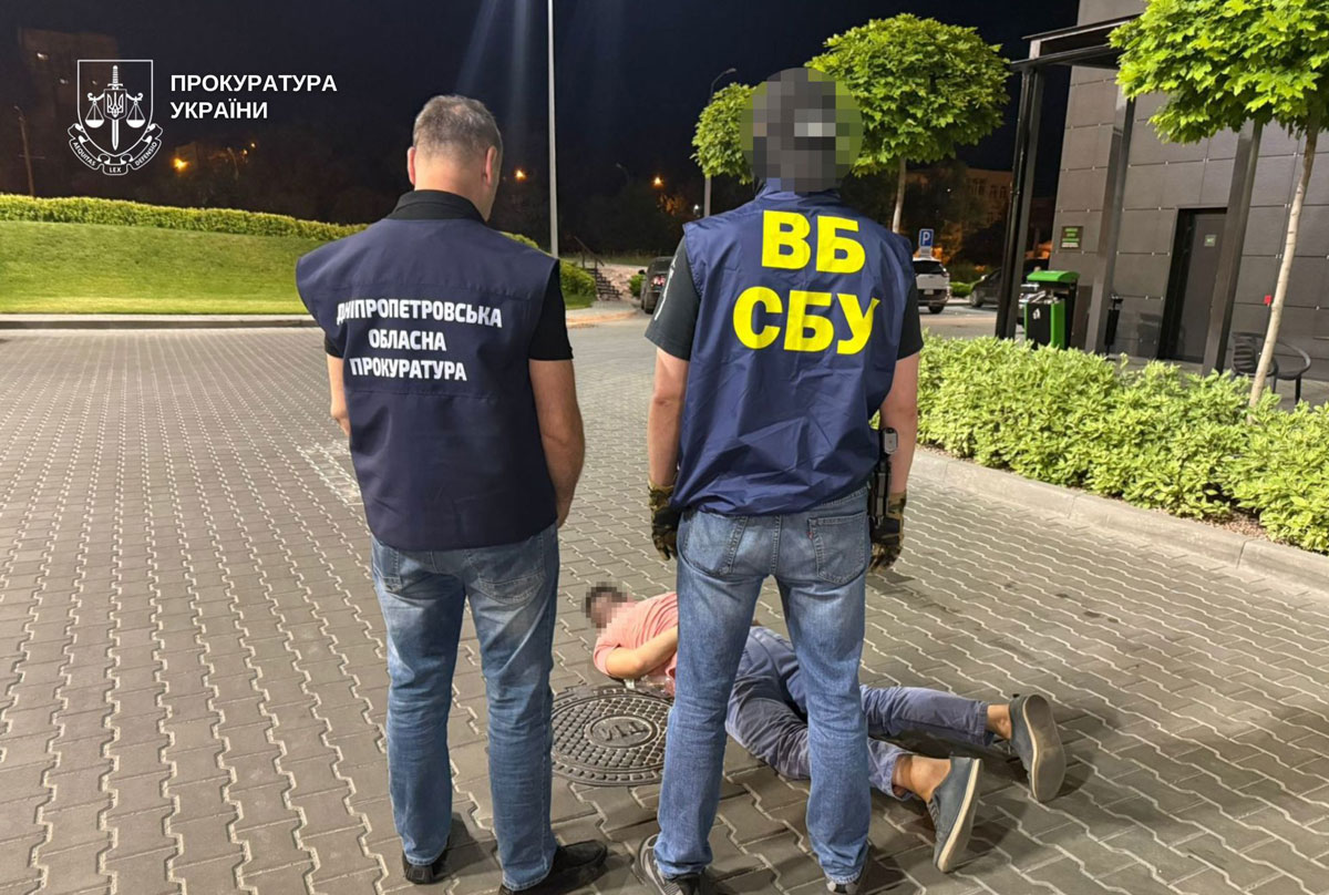 На Днепропетровщине чиновника государственного предприятия задержали при попытке дать взятку сотруднику СБУ На Днепропетровщине чиновника государственного предприятия задержали при попытке дать взятку сотруднику СБУ