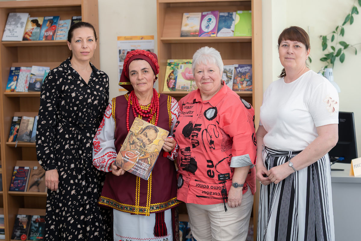 В Днепропетровской области представили уникальную книгу о казацких песнях и объявили два конкурса по сохранению культурного наследия В Днепропетровской области представили уникальную книгу о казацких песнях и объявили два конкурса по сохранению культурного наследия