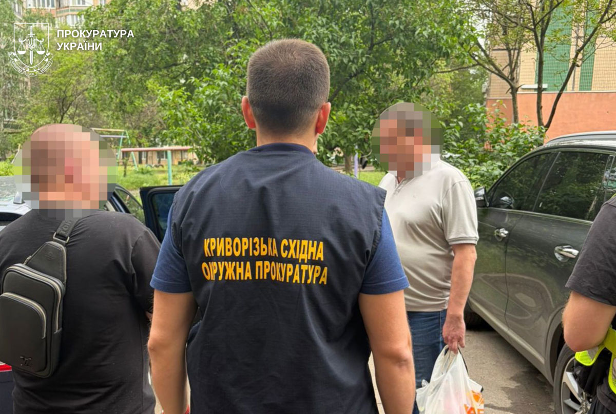 В Кривом Роге разоблачили схему продажи элитных авто, ввезённых якобы для ВСУ: ущерб государству — почти 2 млн грн В Кривом Роге разоблачили схему продажи элитных авто, ввезённых якобы для ВСУ: ущерб государству — почти 2 млн грн