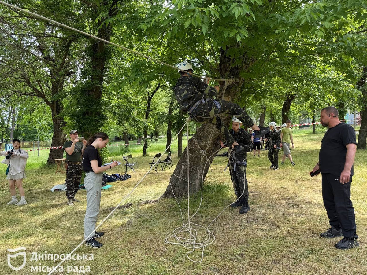 В Днепре завершился финал игры «Джура»: почти 300 школьников соревновались в тактической подготовке, медицине и ориентировании В Днепре завершился финал игры «Джура»: почти 300 школьников соревновались в тактической подготовке, медицине и ориентировании