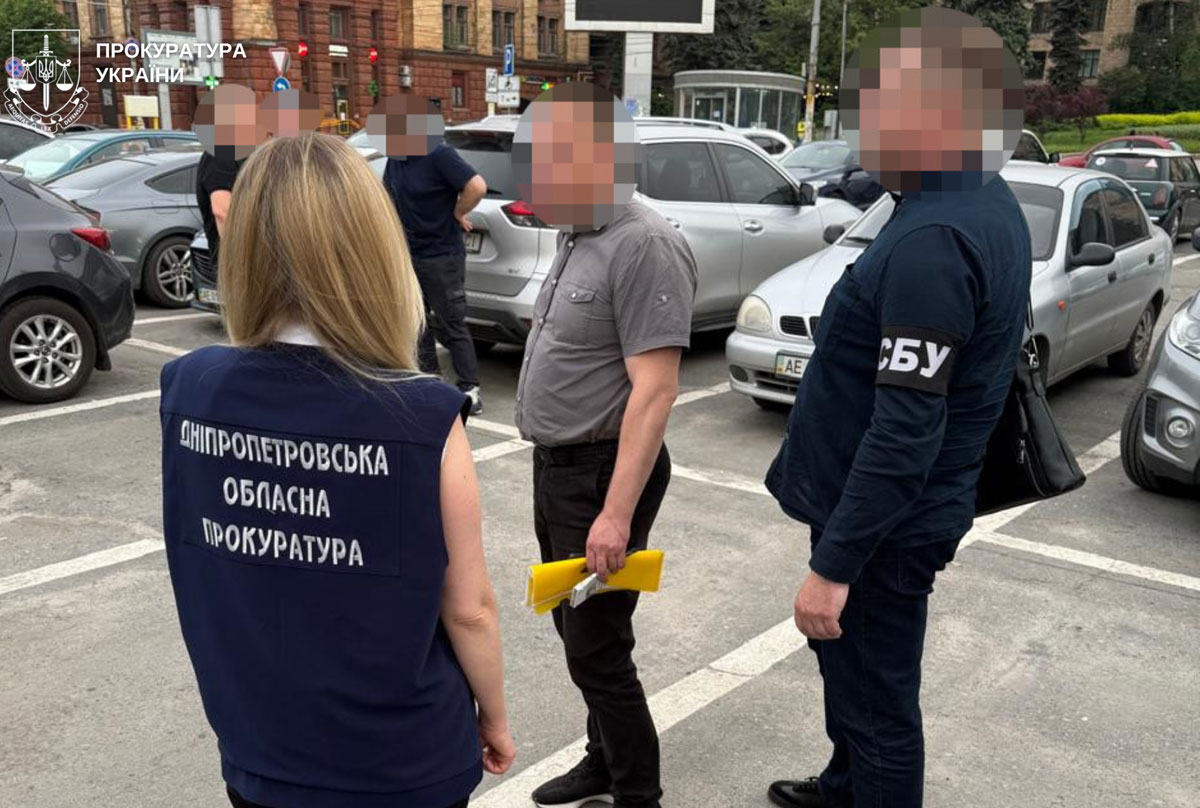 В Днепре задержали адвоката по подозрению в торговле влиянием: обещал «решить вопрос» с ТЦК за 6 тысяч долларов В Днепре задержали адвоката по подозрению в торговле влиянием: обещал «решить вопрос» с ТЦК за 6 тысяч долларов