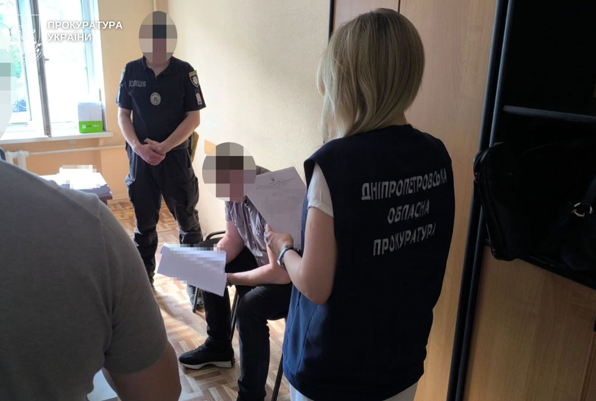 В Днепре задержали адвоката по подозрению в торговле влиянием: обещал «решить вопрос» с ТЦК за 6 тысяч долларов В Днепре задержали адвоката по подозрению в торговле влиянием: обещал «решить вопрос» с ТЦК за 6 тысяч долларов