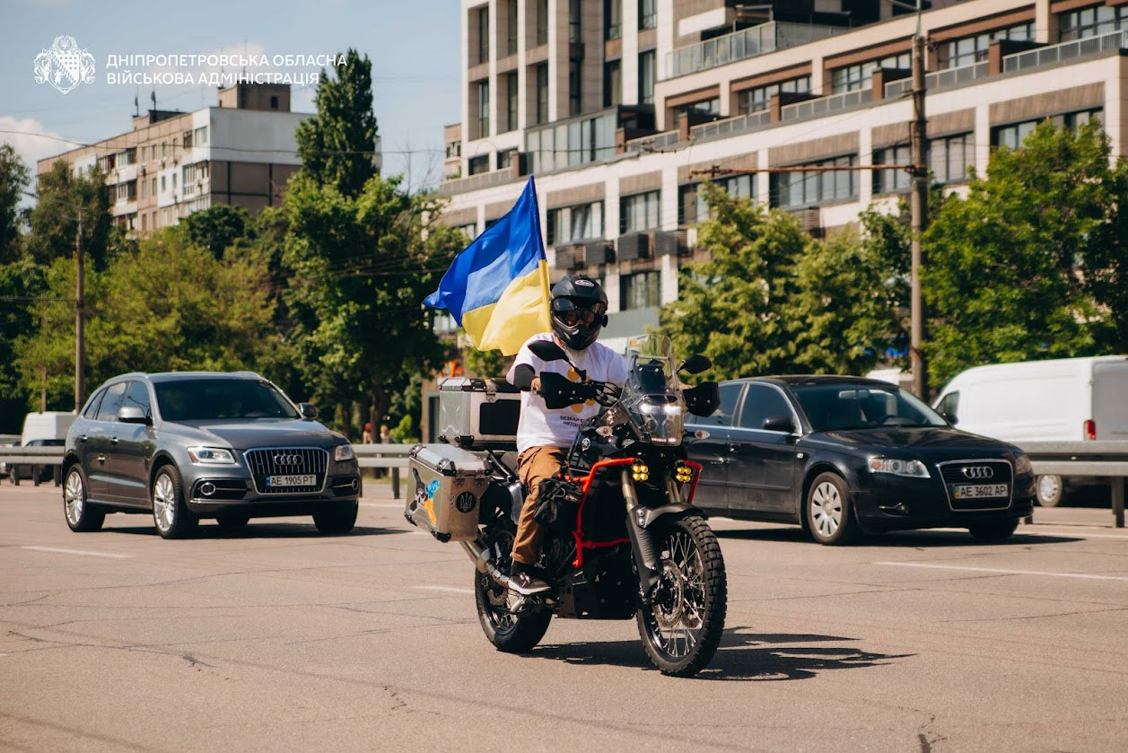 Первый в Украине автопробег безбарьерности прошёл на Днепропетровщине: ветераны с инвалидностью доказали, что жизнь продолжается Первый в Украине автопробег безбарьерности прошёл на Днепропетровщине: ветераны с инвалидностью доказали, что жизнь продолжается