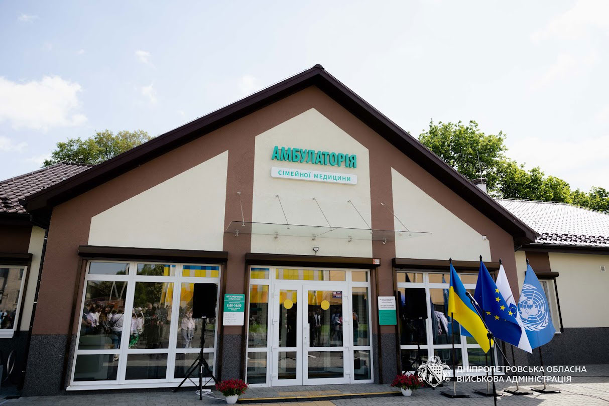 На Днепропетровщине открыли современную амбулаторию с укрытием и жильём для врача: медпомощь смогут получать более 3 тысяч жителей На Днепропетровщине открыли современную амбулаторию с укрытием и жильём для врача: медпомощь смогут получать более 3 тысяч жителей