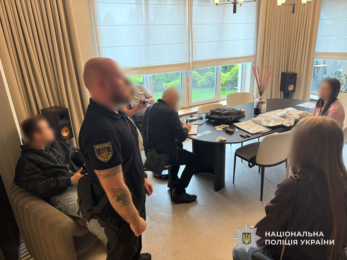 В Днепре разоблачили сеть мошеннических call-центров: изъяты сотни компьютеров, Starlink, криптокошельки и более 600 тысяч гривен В Днепре разоблачили сеть мошеннических call-центров: изъяты сотни компьютеров, Starlink, криптокошельки и более 600 тысяч гривен