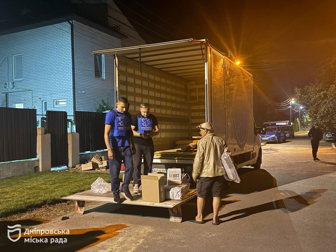 В Днепре после атаки 1 сентября повреждены 12 домов: выбито около 100 окон, жители получили травмы В Днепре после атаки 1 сентября повреждены 12 домов: выбито около 100 окон, жители получили травмы