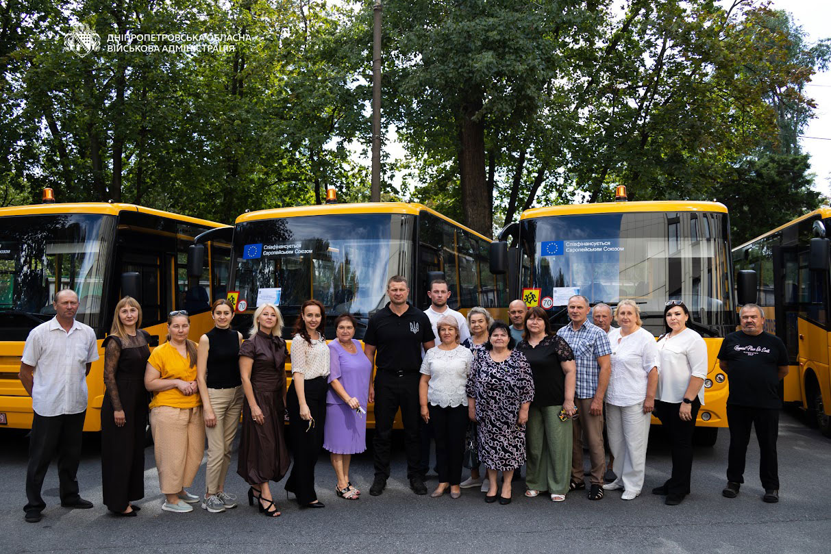 Пять громад Днепропетровщины получили новые школьные автобусы: транспортный парк области продолжает обновляться Пять громад Днепропетровщины получили новые школьные автобусы: транспортный парк области продолжает обновляться