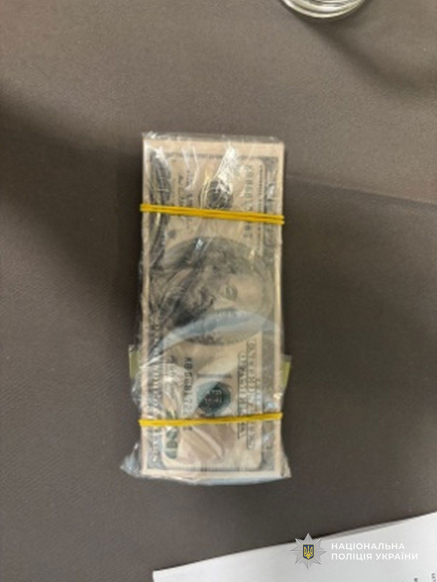 В Днепре мужчину задержали при получении $2 тысяч: следствие говорит о вымогательстве В Днепре мужчину задержали при получении $2 тысяч: следствие говорит о вымогательстве