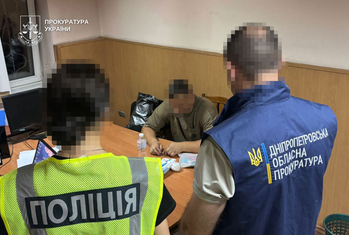 В Днепре мужчину задержали при получении $2 тысяч: следствие говорит о вымогательстве В Днепре мужчину задержали при получении $2 тысяч: следствие говорит о вымогательстве