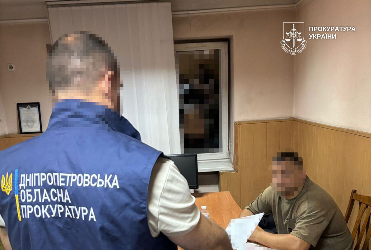 В Днепре мужчину задержали при получении $2 тысяч: следствие говорит о вымогательстве В Днепре мужчину задержали при получении $2 тысяч: следствие говорит о вымогательстве