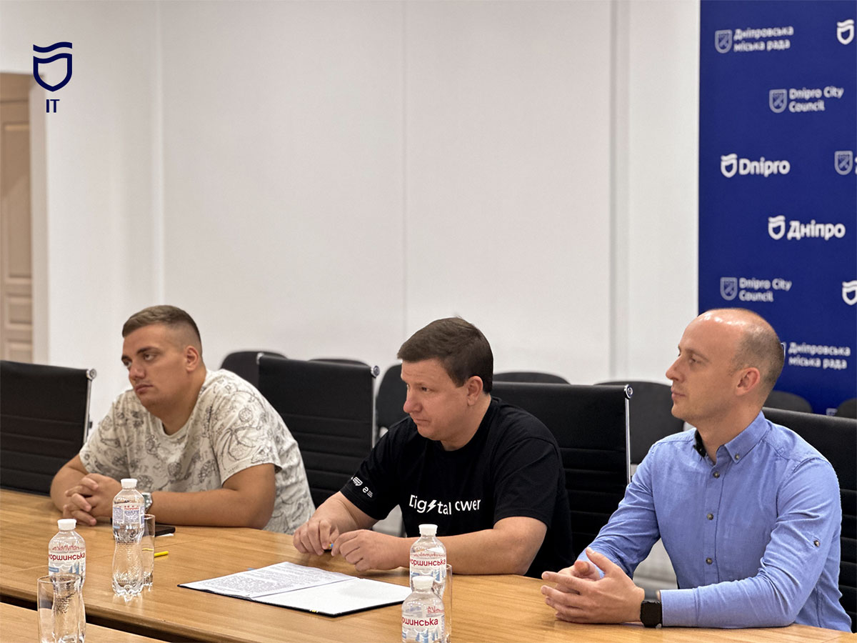 Днепр усиливает киберзащиту: городская власть и Госспецсвязи договорились о системной защите цифровой инфраструктуры Днепр усиливает киберзащиту: городская власть и Госспецсвязи договорились о системной защите цифровой инфраструктуры