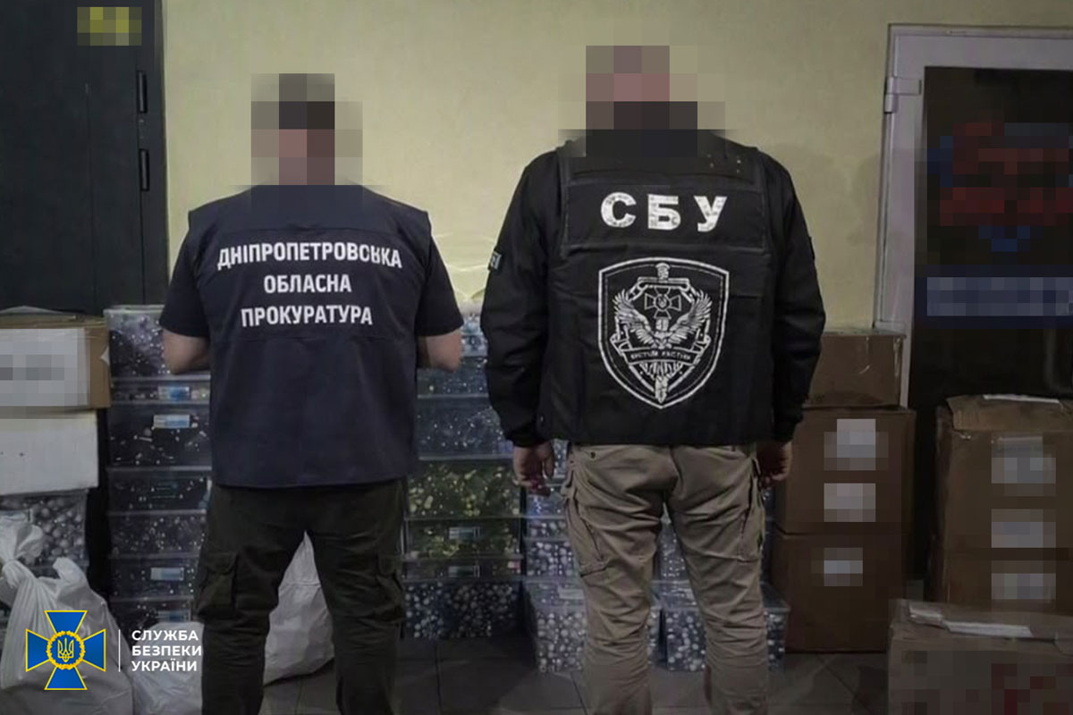 В Украине разоблачили сеть по производству фальсифицированного препарата для похудения: среди подозреваемых — владельцы клиники и другие участники схемы В Украине разоблачили сеть по производству фальсифицированного препарата для похудения: среди подозреваемых — владельцы клиники и другие участники схемы
