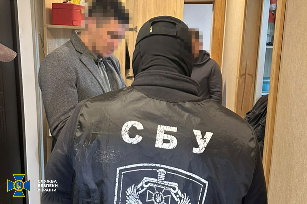 В Украине разоблачили сеть по производству фальсифицированного препарата для похудения: среди подозреваемых — владельцы клиники и другие участники схемы В Украине разоблачили сеть по производству фальсифицированного препарата для похудения: среди подозреваемых — владельцы клиники и другие участники схемы