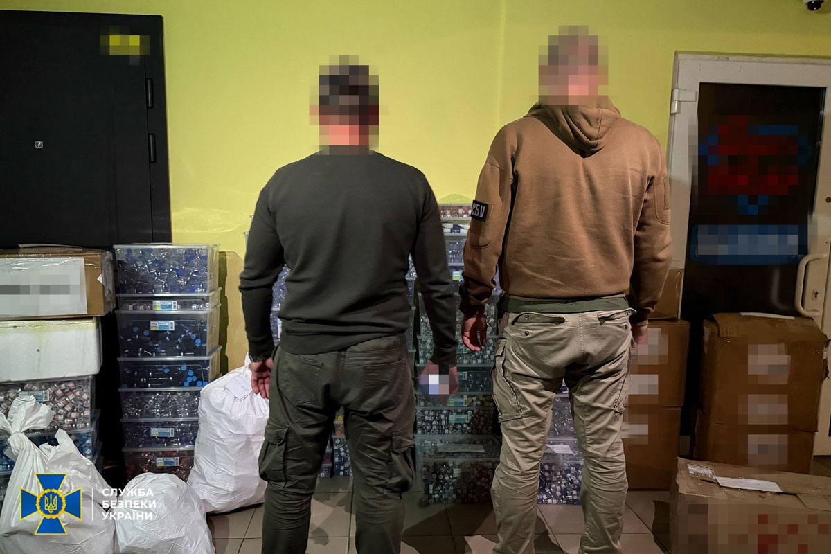 В Украине разоблачили сеть по производству фальсифицированного препарата для похудения: среди подозреваемых — владельцы клиники и другие участники схемы В Украине разоблачили сеть по производству фальсифицированного препарата для похудения: среди подозреваемых — владельцы клиники и другие участники схемы