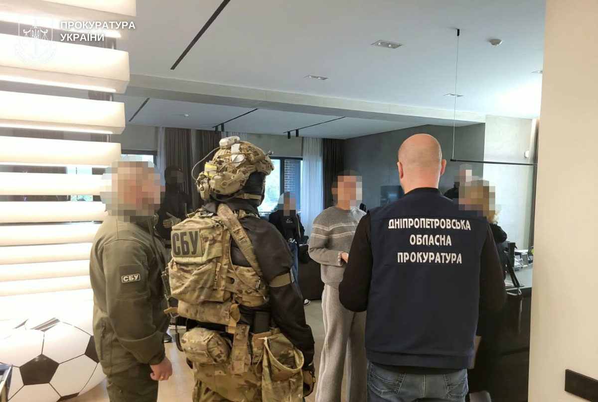 В Украине разоблачили сеть по производству фальсифицированного препарата для похудения: среди подозреваемых — владельцы клиники и другие участники схемы В Украине разоблачили сеть по производству фальсифицированного препарата для похудения: среди подозреваемых — владельцы клиники и другие участники схемы