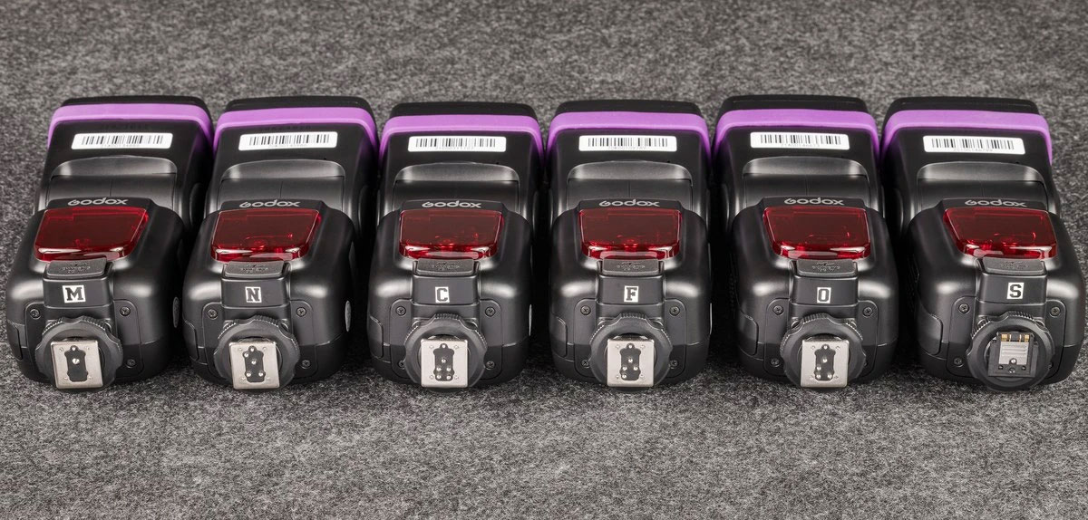 Контактные площадки горячего башмака вспышек Godox TT685II и V860III в модификациях под Canon, Nikon, Sony, Fujifilm и Panasonic с рычажным замком Контактные площадки горячего башмака вспышек Godox TT685II и V860III в модификациях под Canon, Nikon, Sony, Fujifilm и Panasonic с рычажным замком